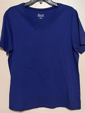 d&co Essentials Women's V-Neck Short Sleeve Tee - Royal Blue